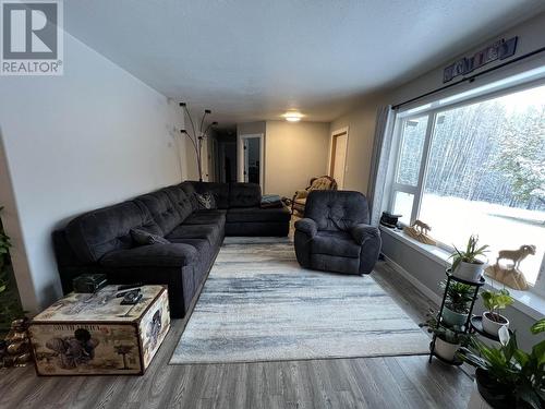 7608 Old Alaska Highway, Fort Nelson, BC - Indoor Photo Showing Living Room