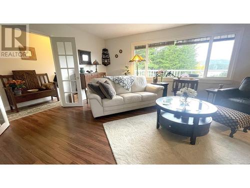 421 E 4Th Avenue, Prince Rupert, BC - Indoor Photo Showing Living Room