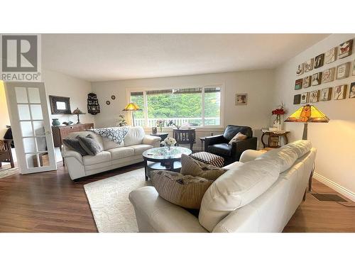 421 E 4Th Avenue, Prince Rupert, BC - Indoor Photo Showing Living Room