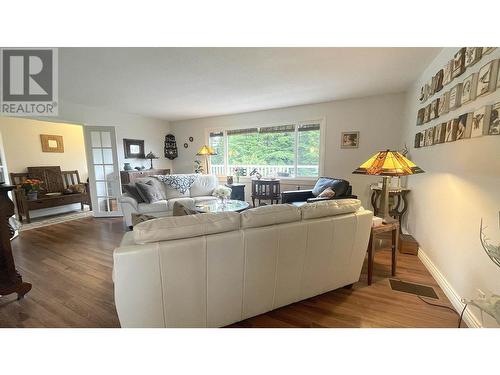 421 E 4Th Avenue, Prince Rupert, BC - Indoor Photo Showing Living Room