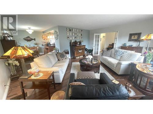 421 E 4Th Avenue, Prince Rupert, BC - Indoor Photo Showing Living Room