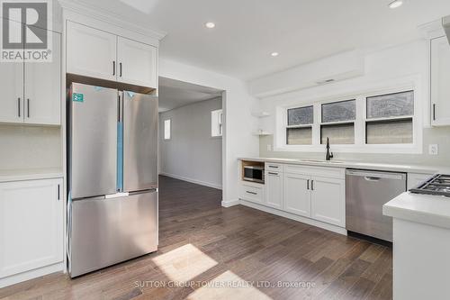 298 South Kingsway S, Toronto, ON - Indoor Photo Showing Kitchen