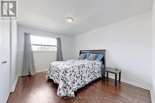 40 Radwinter Drive, Toronto, ON - Indoor Photo Showing Bedroom