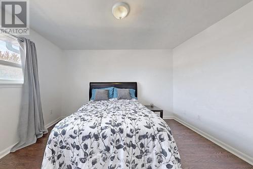 40 Radwinter Drive, Toronto, ON - Indoor Photo Showing Bedroom