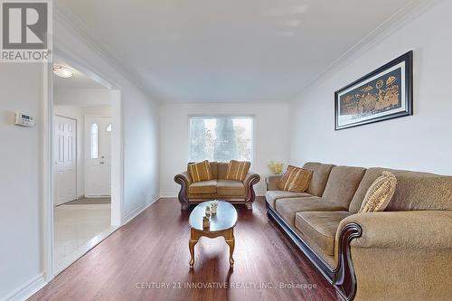 40 Radwinter Drive, Toronto, ON - Indoor Photo Showing Living Room