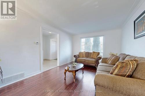 40 Radwinter Drive, Toronto, ON - Indoor Photo Showing Living Room