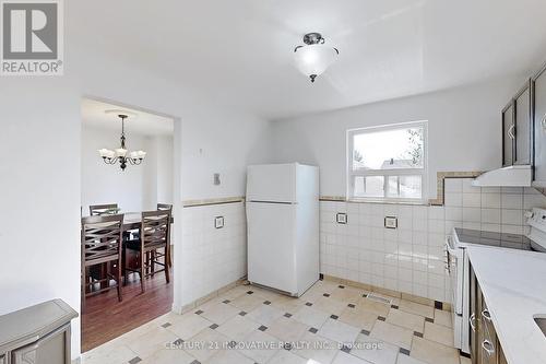 40 Radwinter Drive, Toronto, ON - Indoor Photo Showing Kitchen