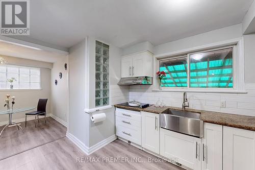 3 Gretna Drive, Brampton, ON - Indoor Photo Showing Kitchen