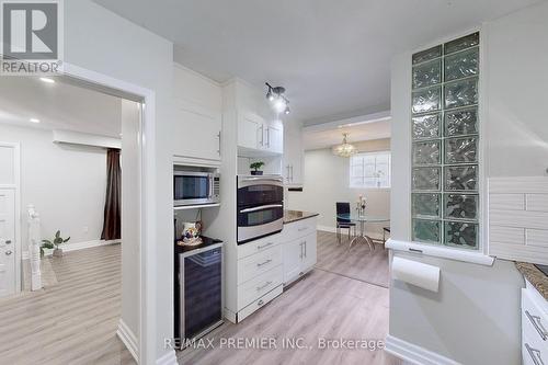 3 Gretna Drive, Brampton, ON - Indoor Photo Showing Kitchen