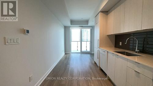 1108 - 4130 Parkside Village Drive, Mississauga, ON - Indoor Photo Showing Kitchen