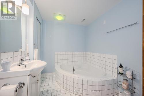 106/108 Kathleen Street, Guelph, ON - Indoor Photo Showing Bathroom