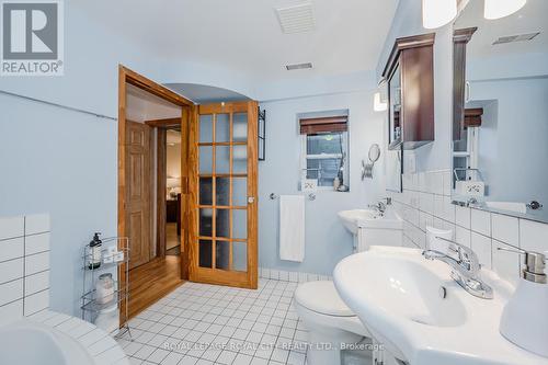 106/108 Kathleen Street, Guelph, ON - Indoor Photo Showing Bathroom