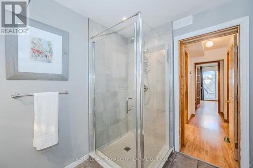 106/108 Kathleen Street, Guelph, ON - Indoor Photo Showing Bathroom