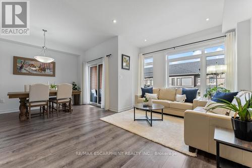 84 - 61 Soho Street, Hamilton, ON - Indoor Photo Showing Living Room