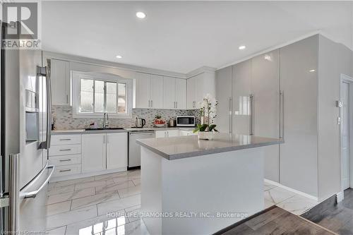 334 Templemead Drive, Hamilton, ON - Indoor Photo Showing Kitchen With Upgraded Kitchen