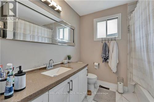 334 Templemead Drive, Hamilton, ON - Indoor Photo Showing Bathroom