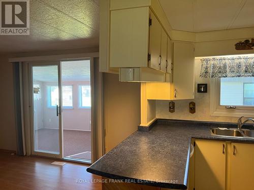 29 Circle Drive, Kawartha Lakes (Lindsay), ON - Indoor Photo Showing Kitchen With Double Sink