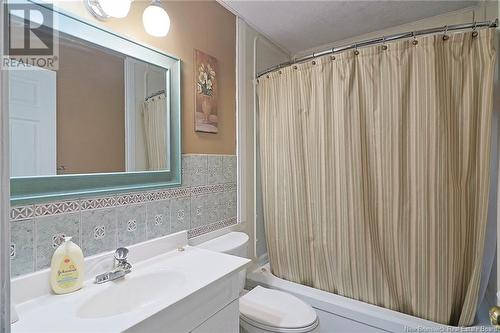 25 Westwood Drive, Fredericton, NB - Indoor Photo Showing Bathroom