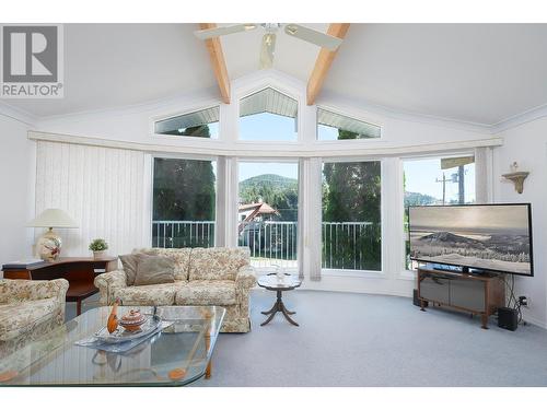 1495 Victoria Avenue, Rossland, BC - Indoor Photo Showing Living Room