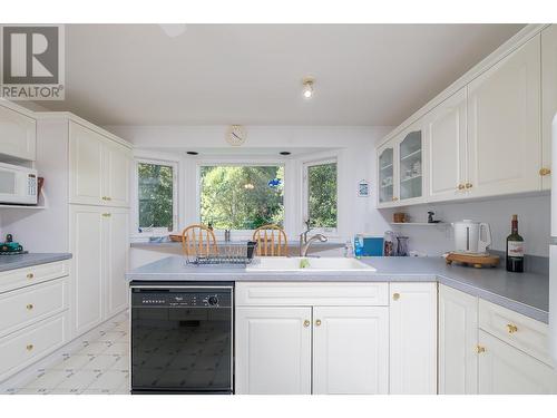 1495 Victoria Avenue, Rossland, BC - Indoor Photo Showing Kitchen