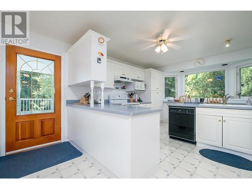 1495 Victoria Avenue, Rossland, BC - Indoor Photo Showing Kitchen