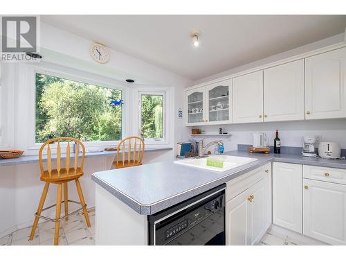 1495 Victoria Avenue, Rossland, BC - Indoor Photo Showing Kitchen