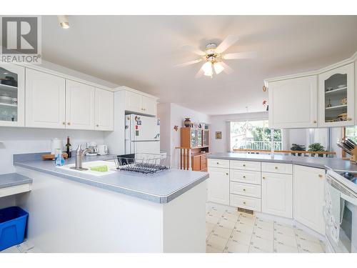 1495 Victoria Avenue, Rossland, BC - Indoor Photo Showing Kitchen With Double Sink