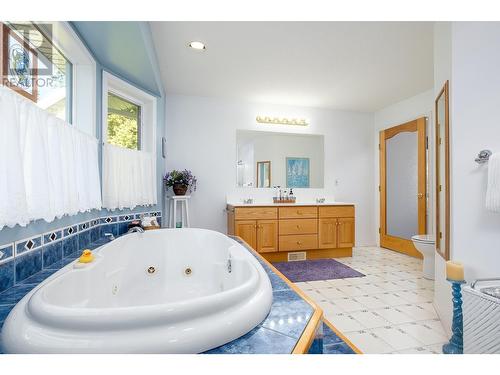 1495 Victoria Avenue, Rossland, BC - Indoor Photo Showing Bathroom