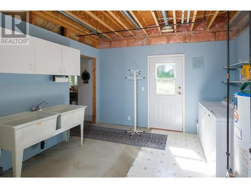 1495 Victoria Avenue, Rossland, BC - Indoor Photo Showing Laundry Room