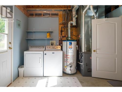 1495 Victoria Avenue, Rossland, BC - Indoor Photo Showing Laundry Room