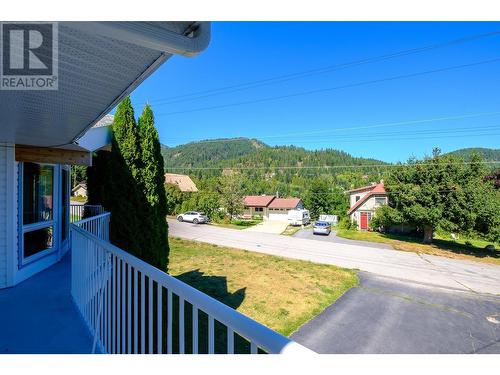 1495 Victoria Avenue, Rossland, BC - Outdoor