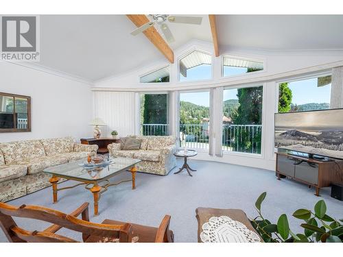 1495 Victoria Avenue, Rossland, BC - Indoor Photo Showing Living Room