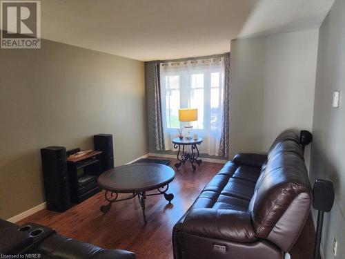 624 Lakeshore Drive Unit# 1, North Bay, ON - Indoor Photo Showing Living Room