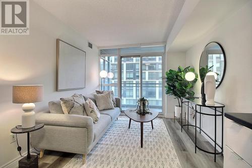 609 - 151 Dan Leckie Way, Toronto, ON - Indoor Photo Showing Living Room