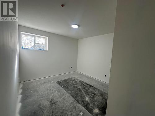 2745 Cedar Ridge Street, Lumby, BC - Indoor Photo Showing Other Room