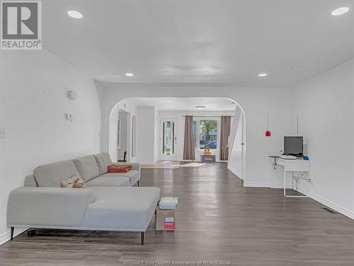 574 Heritage Road, Kingsville, ON - Indoor Photo Showing Living Room