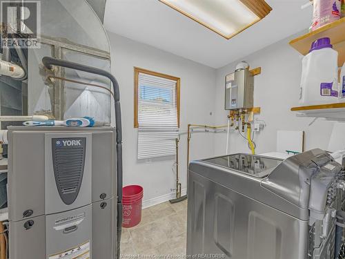 574 Heritage Road, Kingsville, ON - Indoor Photo Showing Laundry Room