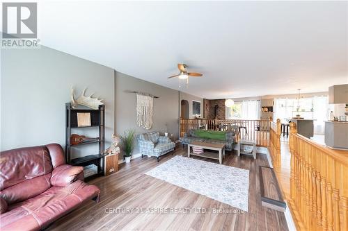 254 Lubitz Road, Laurentian Valley, ON - Indoor Photo Showing Living Room