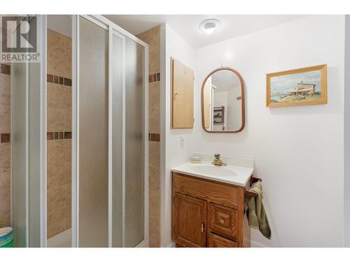 6514 Ferguson Place, Peachland, BC - Indoor Photo Showing Bathroom