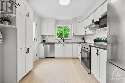 54 Margrave Avenue, Ottawa, ON - Indoor Photo Showing Kitchen With Upgraded Kitchen