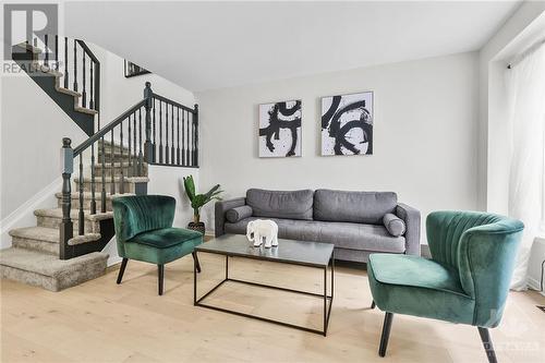 54 Margrave Avenue, Ottawa, ON - Indoor Photo Showing Living Room