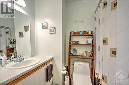 bathroom - 260 Brittany Drive Unit#107, Ottawa, ON - Indoor Photo Showing Bathroom