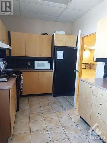 107 - 260 Brittany Drive, Ottawa, ON - Indoor Photo Showing Kitchen