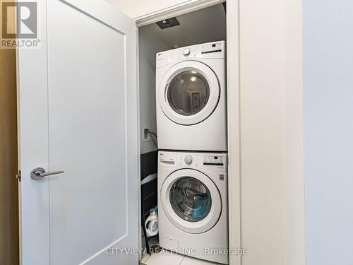 602 - 65 Annie Craig Drive, Toronto, ON - Indoor Photo Showing Laundry Room