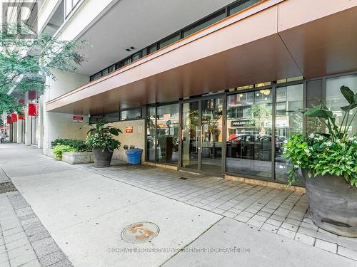 1531 - 111 Elizabeth Street, Toronto, ON - Outdoor