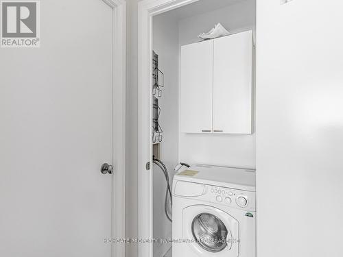 1531 - 111 Elizabeth Street, Toronto, ON - Indoor Photo Showing Laundry Room