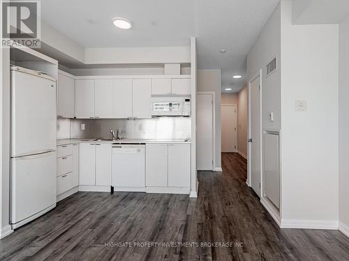 1531 - 111 Elizabeth Street, Toronto, ON - Indoor Photo Showing Kitchen