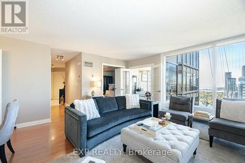 3708 - 1 Palace Pier Court, Toronto, ON - Indoor Photo Showing Living Room