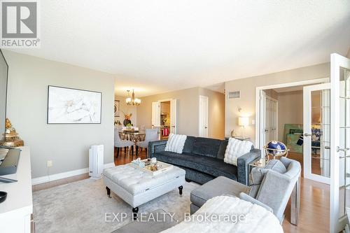 3708 - 1 Palace Pier Court, Toronto, ON - Indoor Photo Showing Living Room