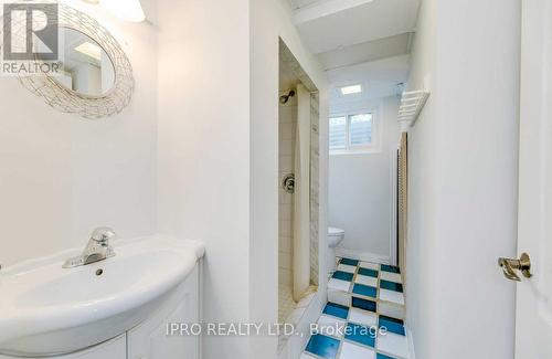 1333 Sheldon Avenue S, Oakville, ON - Indoor Photo Showing Bathroom